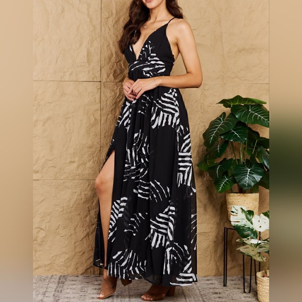 ♡♡♡Vacay Vibes Front Slit Deep V-Neck Maxi Black n White Dress sz M